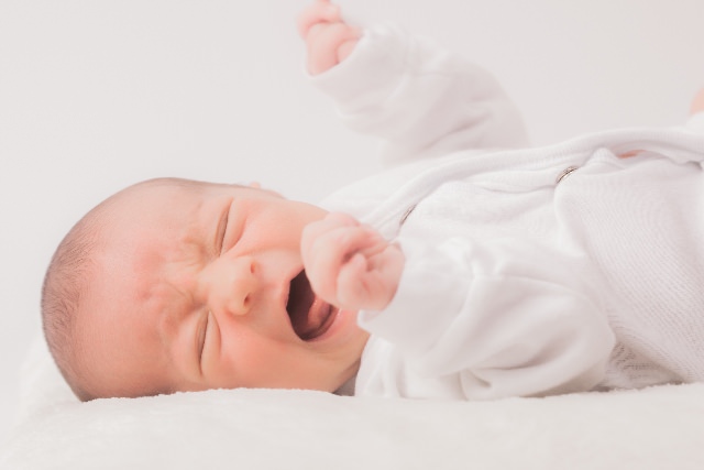 赤ちゃんの泣き止まないときは放置しても大丈夫なの？