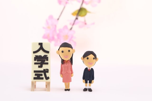 年代で変わるが入学式や入園式で母が着るスーツのオススメを紹介してみる