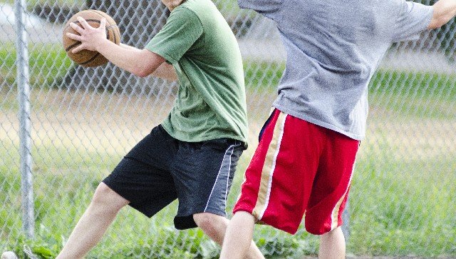 子供への逆上がりの教え方!大人も分かるコツの練習!